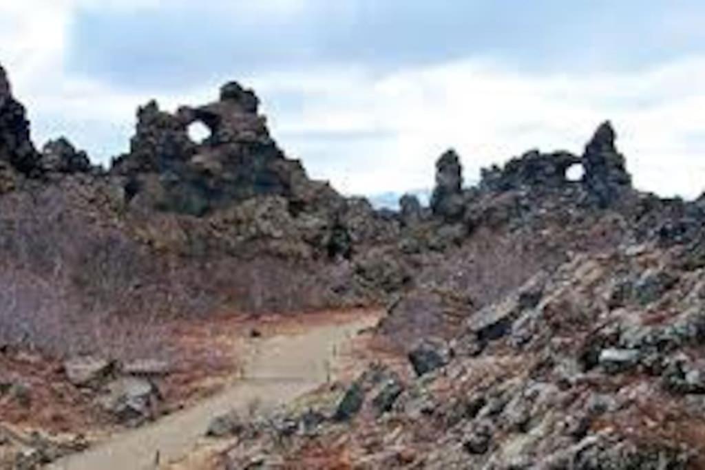 Cabin in the lava. Near Húsavík Skogar  Exterior foto